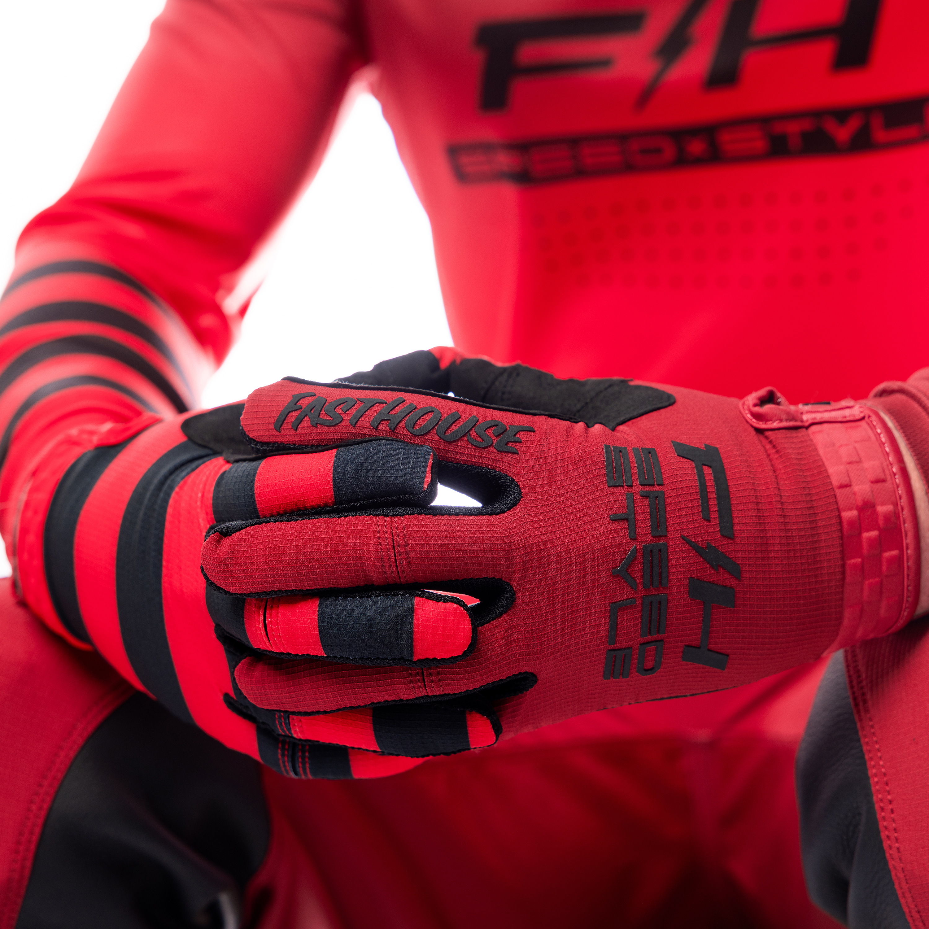 Elrod_Ether_Red_Glove5
